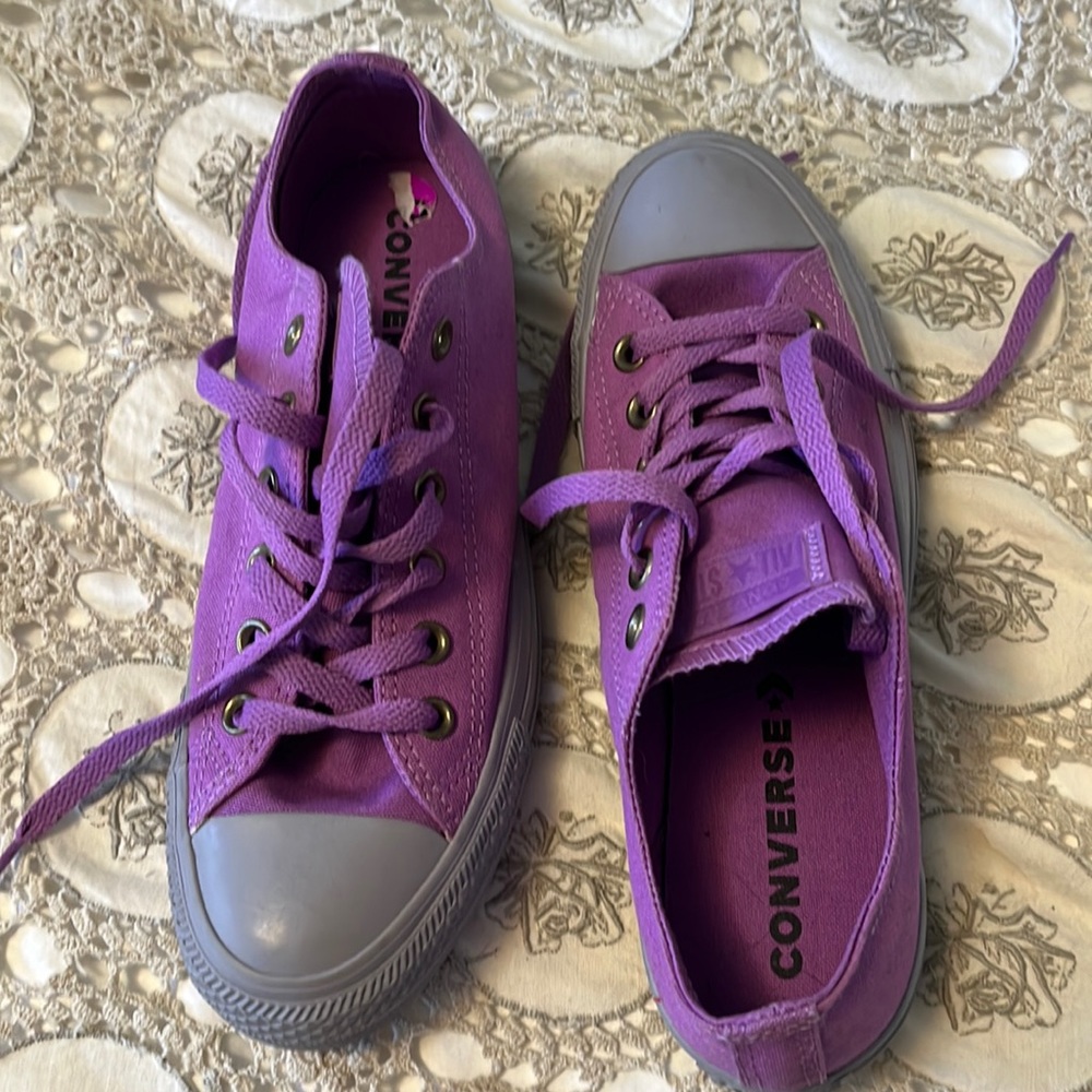 Purple converse all star sneakers new never worn. Women’s size 8.5